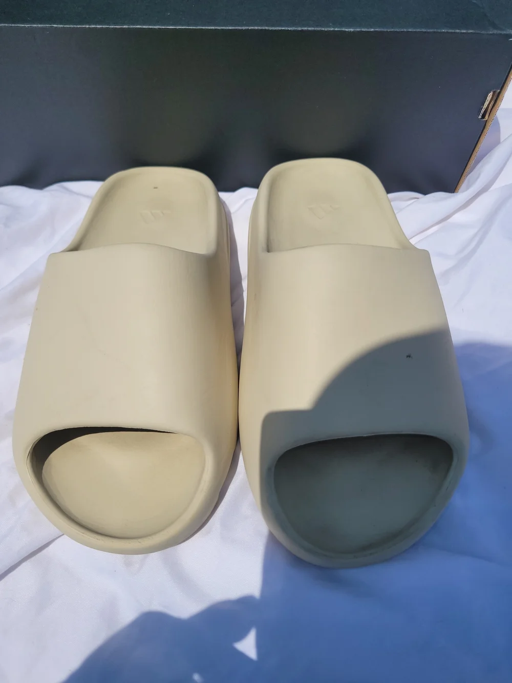 Yeezy Cream Slide Sandal